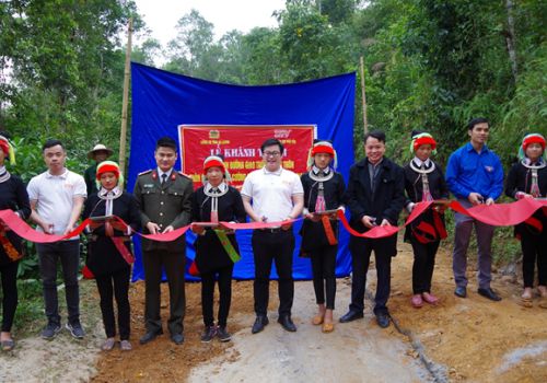 Many meaningful activities to support the highlanders of Bac Me