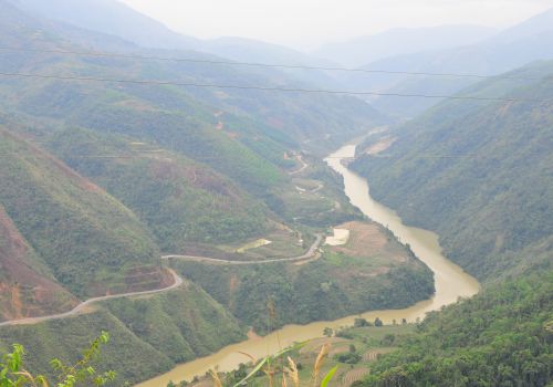 Blue Engineering De Vietnam volunteered with the Hanoi Young Business Association in Lai Chau